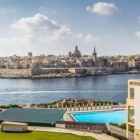 Apartment Luxurious 2br Seafront With Pool
