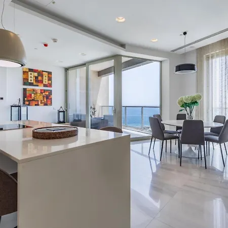 Luxurious 2br Seafront With Pool *