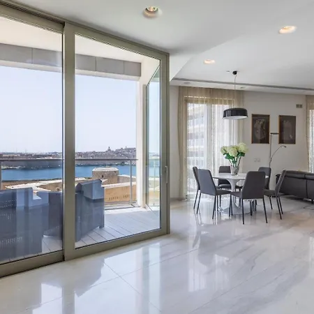 아파트 Luxurious 2br Seafront With Pool