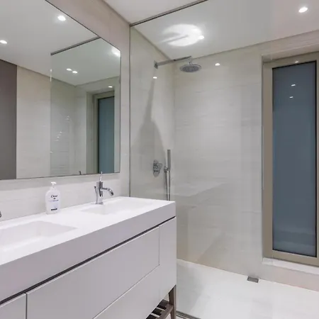 Luxurious 2br Seafront With Pool *