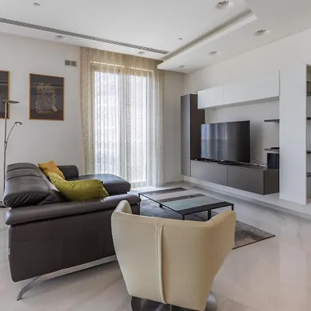 Luxurious 2br Seafront With Pool Sliema