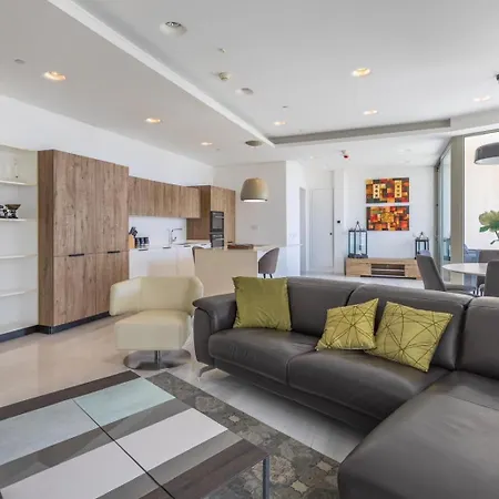 Luxurious 2br Seafront With Pool Apartment *